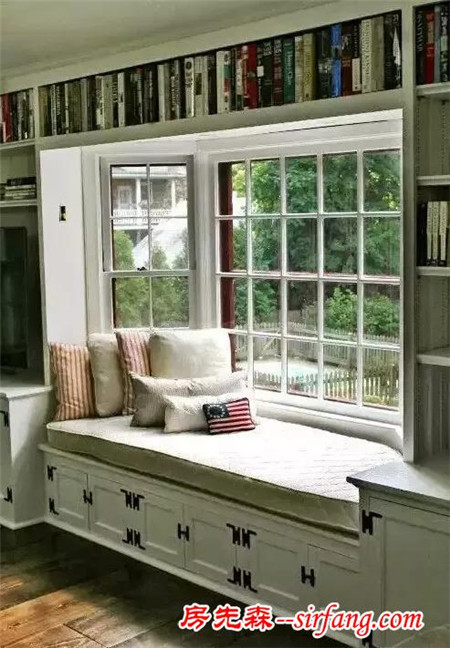 飘窗窗台可以做成这样，贵阳装修前可考虑飘窗书柜收纳装饰