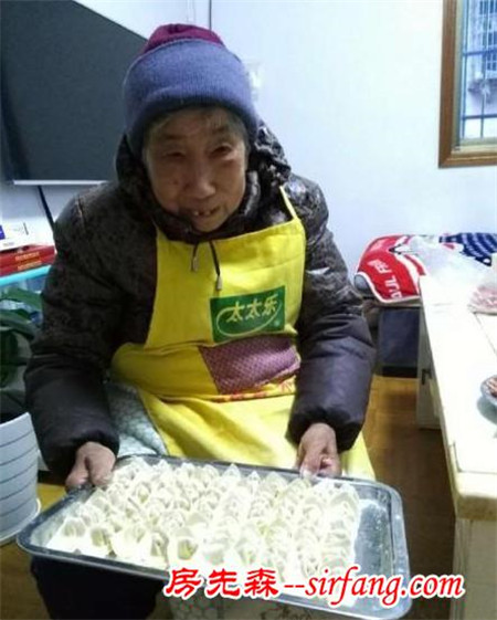 老婆婆十年来馄饨未涨价，只为消磨时光