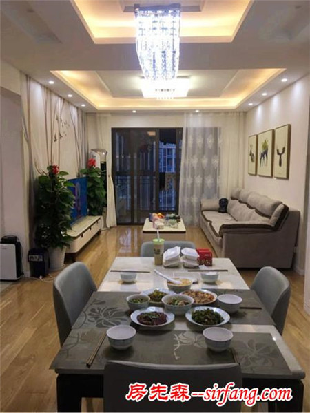 新房装好请朋友来吃饭，她们说卧室好土，问我是什么年代的人