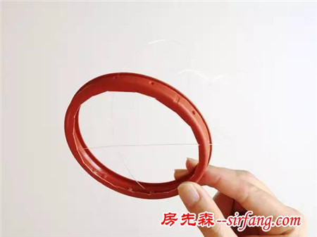 發(fā)現(xiàn)生活中的美：巧用廚房垃圾制作漂亮手工小風(fēng)鈴