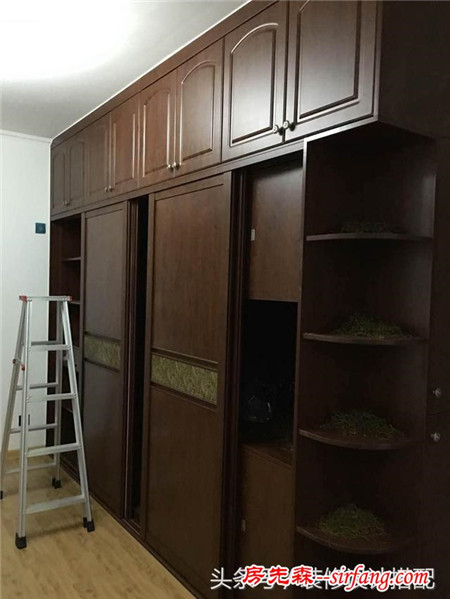 裝修完工曬照，家具家電還沒上，做了超多柜子，實(shí)用又耐看