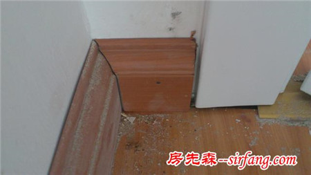 安装木地板被发现偷工减料，业主打死不付钱！