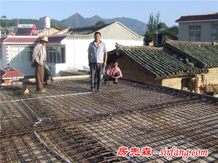 一到下雨家里屋顶就漏雨？看完终于明白问题出在哪了！瞬间修好！