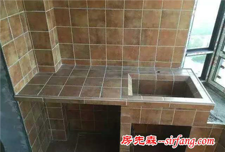 你还趴在卫生间地板上洗衣服吗？别人都优雅地在阳台洗
