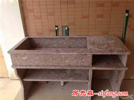 你还趴在卫生间地板上洗衣服吗？别人都优雅地在阳台洗