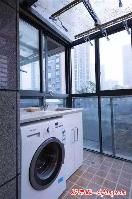 你还趴在卫生间地板上洗衣服吗？别人都优雅地在阳台洗