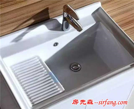 你还趴在卫生间地板上洗衣服吗？别人都优雅地在阳台洗