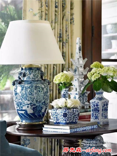 青花瓷花瓶等元素装饰的客厅别样的美，我真的第一次见！