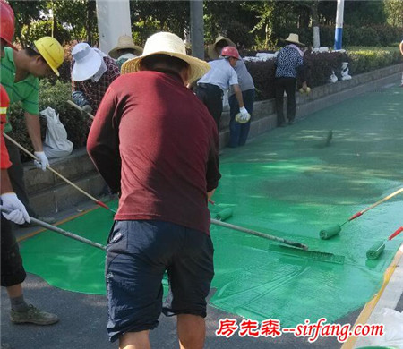 城市里面這種彩色路面材料老漂亮了