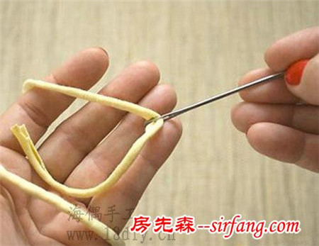舊衣服變廢為寶編制漂亮的杯墊