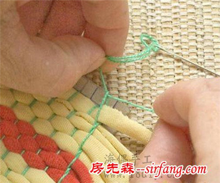 舊衣服變廢為寶編制漂亮的杯墊