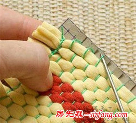 舊衣服變廢為寶編制漂亮的杯墊