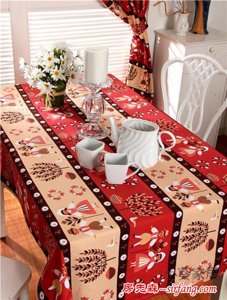 在家吃出圣诞大餐的level，都是桌布在搞事情