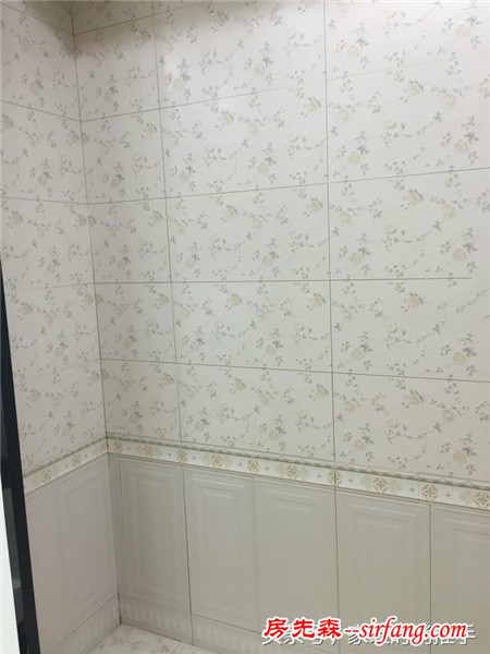 时尚婆婆把客厅卧室墙面都贴上了瓷砖，但我感觉每天都睡在厕所里