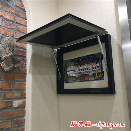 配电箱露在墙外面丑瞎了！现在流行用这种画挡着！你居然不知道！