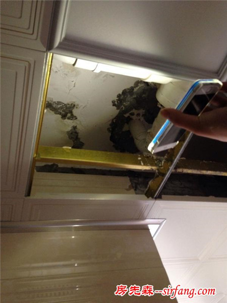 楼下天花板漏水一定是我家的原因么？别被坑了还要翘地板砖！