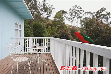 海邊小屋，湛藍(lán)淺藍(lán)，遙看著一個(gè)又一個(gè)故事