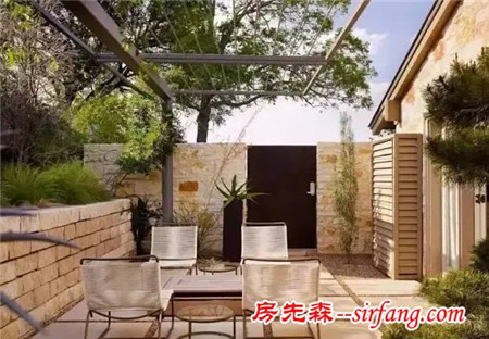 有钱在二环买个50平的房子还不如到郊区购置庭院划算得多