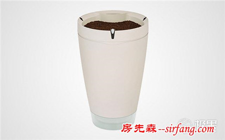 極簡設(shè)計的黑科技花盆，根據(jù)品種自動澆灌，讓養(yǎng)花更輕松