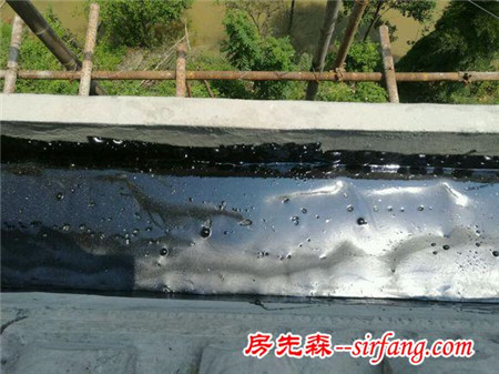 请教下各位大神，天沟防水问题大不？起泡泡是几个意思啊？