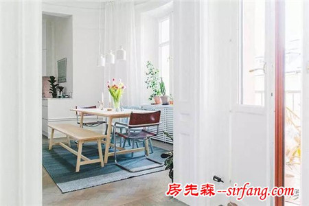 這間公寓明亮活潑不冷淡，再加上壁爐和露天陽(yáng)臺(tái)，完美！