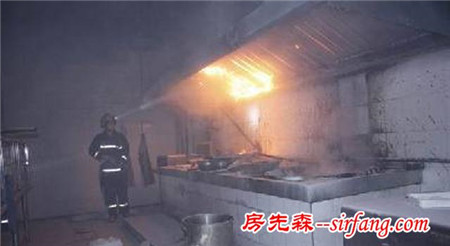 郑州一女子炒菜时厨房着火，竟是因为抽油烟机没有清洗干净