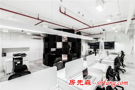 计算机网络公司办公室装修：0与1的结合，黑与白的魅力