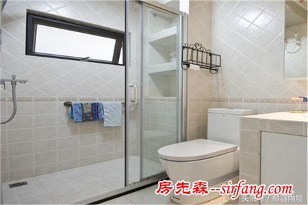 如果衛(wèi)生間暗的話，可能是門型沒有選好，這樣的門讓你瞬間明亮！