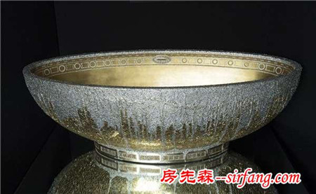 土豪专用百万金澡盆 镶几万颗宝石你敢洗吗
