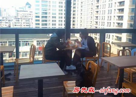 坐拥嘉里中心顶层露台！杭州这家奶茶店出了“顶配版”