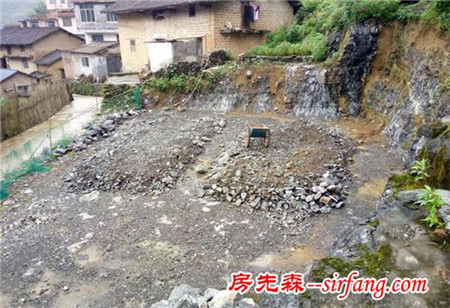 农村自建房，就下面这一块空地，你们觉得怎么建比较好看呢？