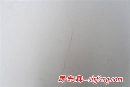 装修后的墙面出现裂缝什么原因 怎样处理