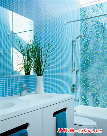 蓝白色的卫生间设计的真是太漂亮了