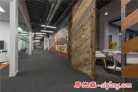 办公空间：奥马哈LinkedIn LOFT风格办公室设计