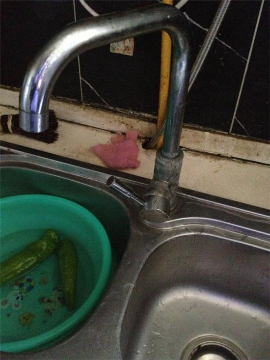 厨房水槽漏水不懂保养不会 水暖工天天维修最有话语权