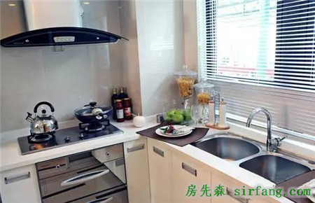 厨房烟道装错了竟然会这样糟糕，幸亏现在补救还能来得及！