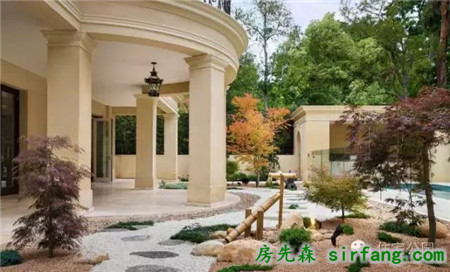 有前庭有后院还带泳池，农村土豪住的房子真是拉风又奢华！
