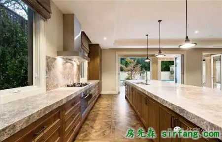 有前庭有后院还带泳池，农村土豪住的房子真是拉风又奢华！