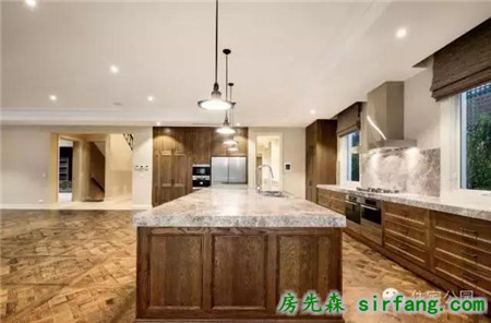 有前庭有后院还带泳池，农村土豪住的房子真是拉风又奢华！