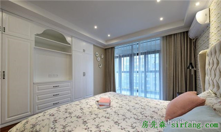 家居145㎡轻法四居，谁说要干净浪漫就不能玩色彩？