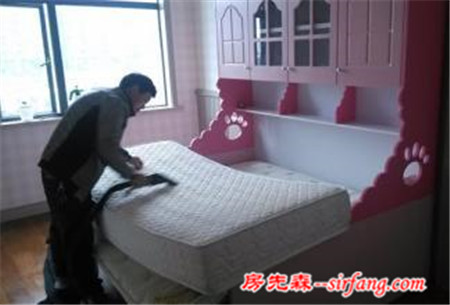 月經(jīng)血沾到床墊洗不了，婆婆用了片生姜就解決！