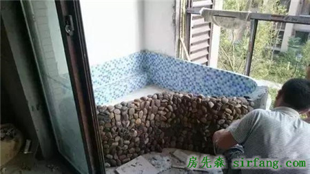 老公说要为我承包鱼塘，结果竟然在阳台上砌了个鱼池！哭笑不得