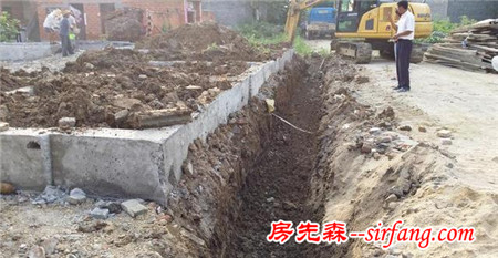 城里房子太貴買不起 河南農(nóng)民推倒祖屋 自建兩層大院別墅