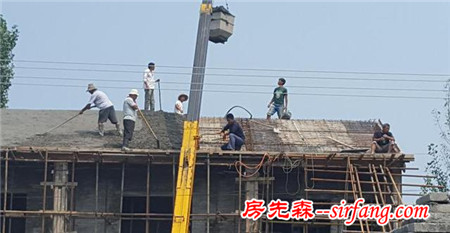 城里房子太貴買不起 河南農(nóng)民推倒祖屋 自建兩層大院別墅