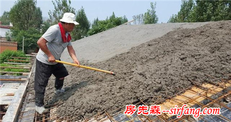 城里房子太貴買不起 河南農(nóng)民推倒祖屋 自建兩層大院別墅