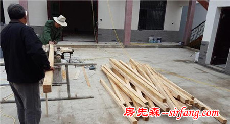 城里房子太貴買不起 河南農(nóng)民推倒祖屋 自建兩層大院別墅