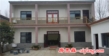 城里房子太貴買不起 河南農(nóng)民推倒祖屋 自建兩層大院別墅