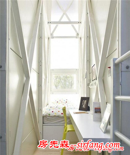 小伙住1.3平米房子，厨卫卧俱全，他是怎么做到的！