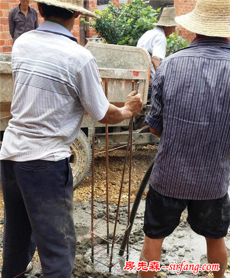 城里房子太貴買不起 河南農(nóng)民推倒祖屋 自建兩層大院別墅