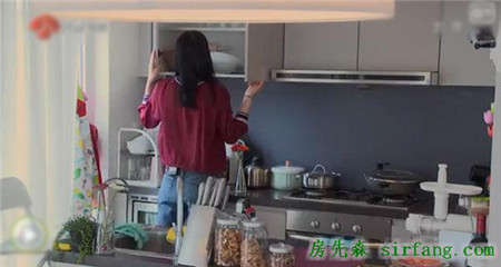 谁说明星就一定住豪宅？“大表姐”刘雯的家就挺简约的啊